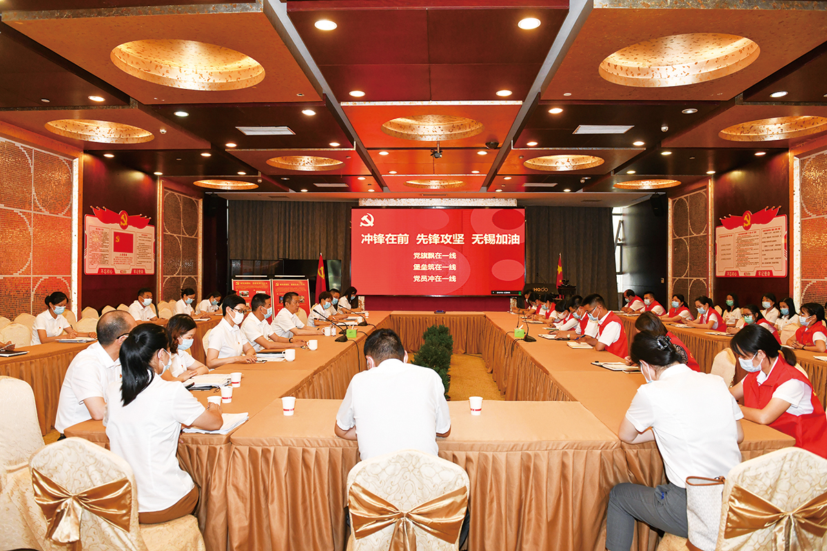 7月4日，w66国际集团党委第一时间发出紧急通知，管控区内党员、干部、员工积极响应，就地转为志愿者，切实发挥w66国际党员先锋模范作用，冲在抗疫一线。